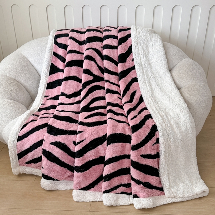91家纺网 家纺一手货源 找家纺 丹本家纺 2025新款双层阳离子斑马纹提花塔芙绒羊羔绒跨境双层毛毯盖毯毯子 粉斑马纹