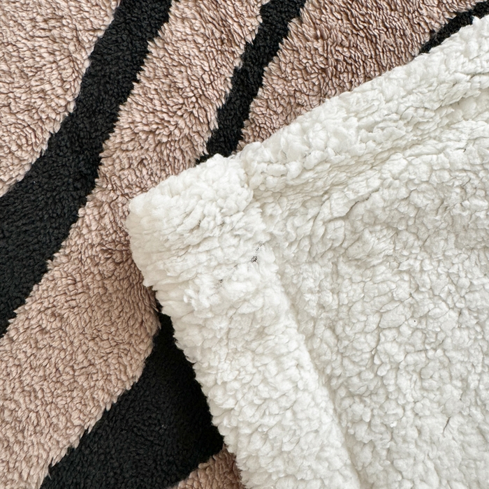 91家纺网 家纺一手货源 找家纺 丹本家纺 2025新款双层阳离子斑马纹提花塔芙绒羊羔绒跨境双层毛毯盖毯毯子 驼斑马纹