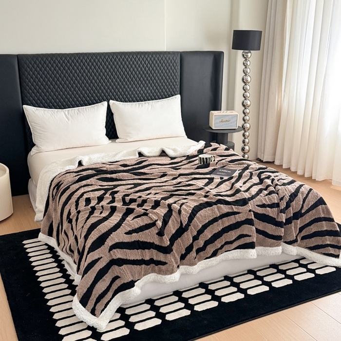 91家纺网 家纺一手货源 找家纺 丹本家纺 2025新款双层阳离子斑马纹提花塔芙绒羊羔绒跨境双层毛毯盖毯毯子 驼斑马纹