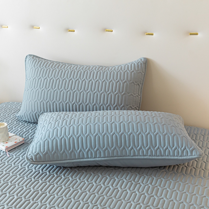 91家纺网 家纺一手货源 找家纺 卡伦家纺 2025新款四季款夹棉绗绣纯色枕套枕芯 几何灰