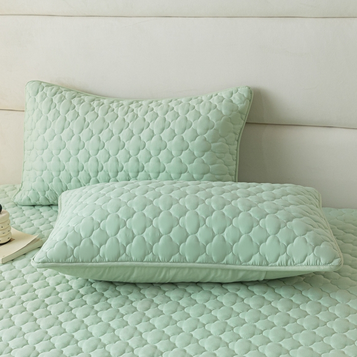 卡伦家纺 2025新款四季款夹棉绗绣纯色枕套枕芯 梅花绿