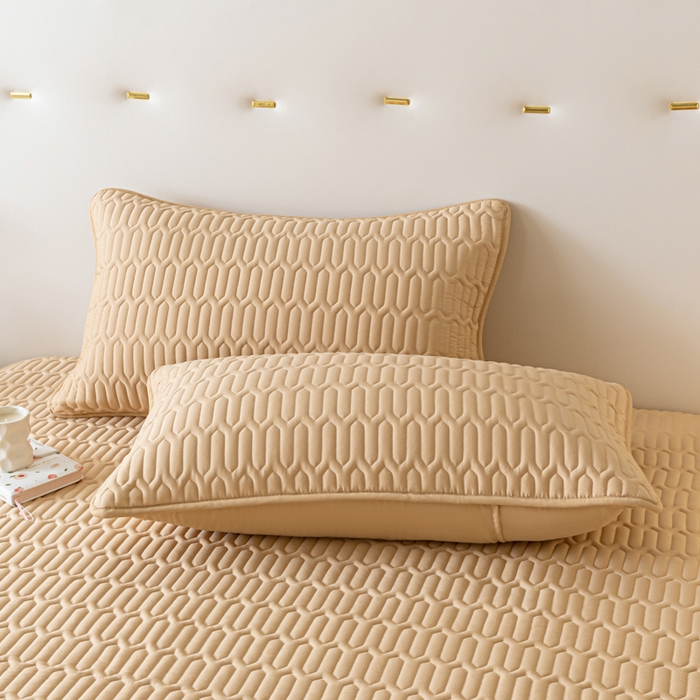 卡伦家纺 2025新款四季款夹棉绗绣纯色枕套枕芯 几何驼