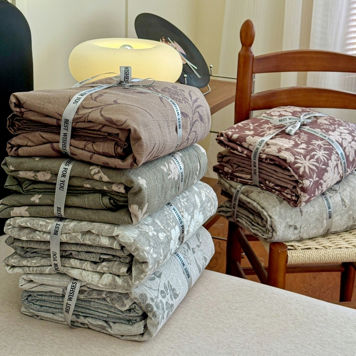 91家纺网 家纺一手货源 找家纺 金梦拉家纺 2025秋冬爆款新品高克重加厚原麻亚麻皱皱纱印花四件套 组合图仅做展示