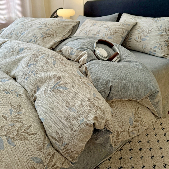 91家纺网 家纺一手货源 找家纺 金梦拉家纺 2025秋冬爆款新品高克重加厚原麻亚麻皱皱纱印花四件套 蔓叶兰