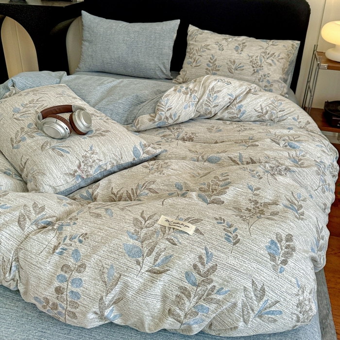 91家纺网 家纺一手货源 找家纺 金梦拉家纺 2025秋冬爆款新品高克重加厚原麻亚麻皱皱纱印花四件套 蔓叶兰