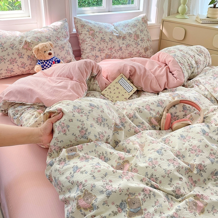 91家纺网 家纺一手货源 找家纺 梦卓家纺 2025新款超柔云感双层纱四件套 花间小熊