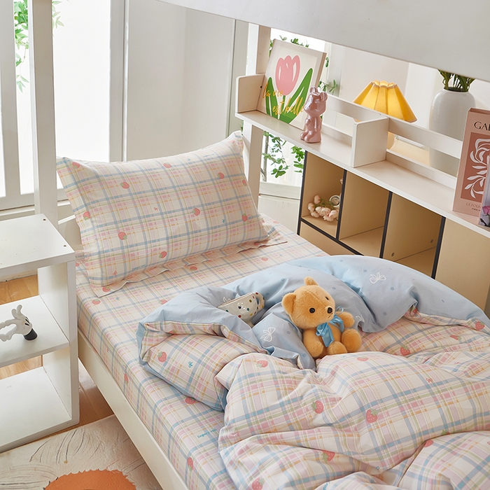 91家纺网 家纺一手货源 找家纺 安逸家纺 2024新款全棉学生三件套纯棉学生宿舍三件套 草莓派