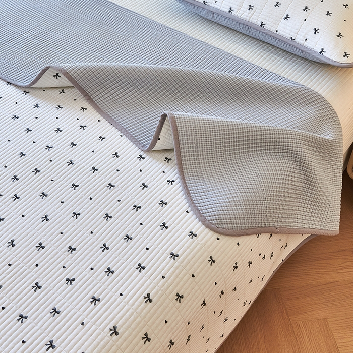 91家纺网 家纺一手货源 找家纺 莎果家纺 2025新款12868双面纯棉床盖三件套 爱心蝴蝶结