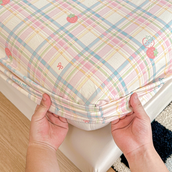 91家纺网 家纺一手货源 找家纺 帛织澜家纺 2025新款喷气12868系列纯棉印花单床笠 草莓派