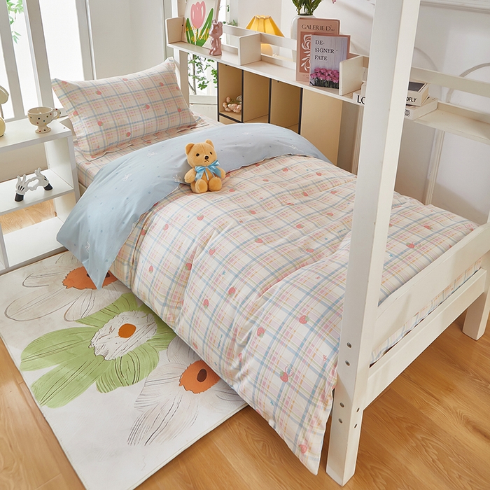 91家纺网 家纺一手货源 找家纺 安逸家纺 2024新款全棉学生三件套纯棉学生宿舍三件套 草莓派