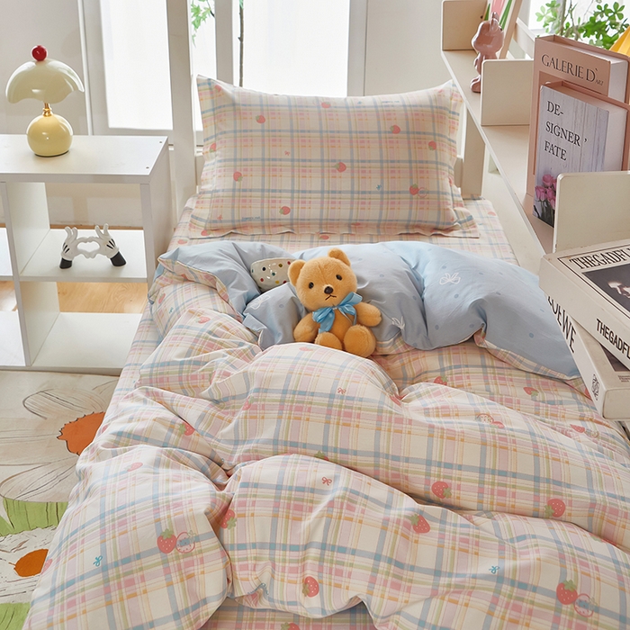 91家纺网 家纺一手货源 找家纺 安逸家纺 2024新款全棉学生三件套纯棉学生宿舍三件套 草莓派