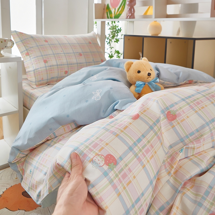 91家纺网 家纺一手货源 找家纺 安逸家纺 2024新款全棉学生三件套纯棉学生宿舍三件套 草莓派