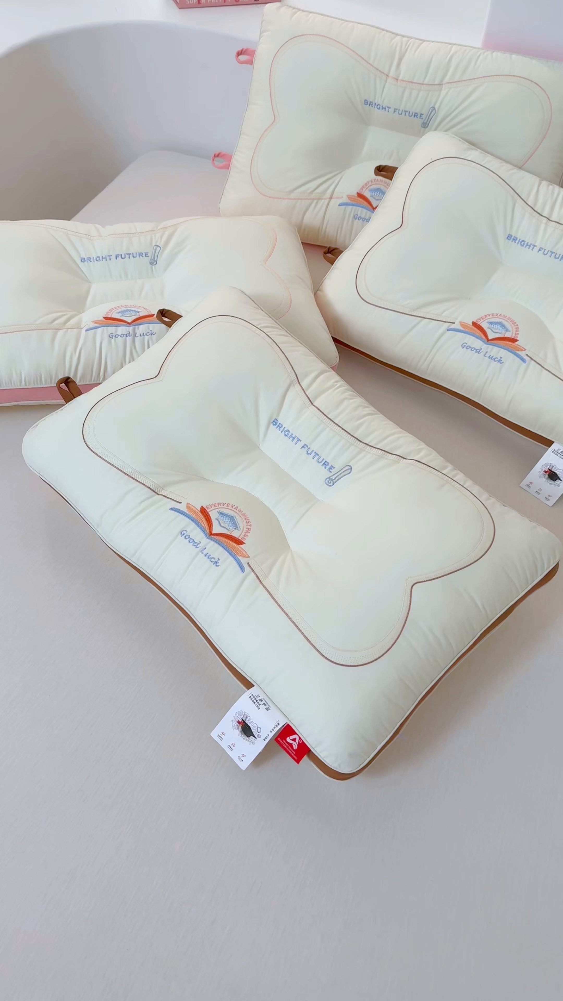 91家纺网 家纺一手货源 找家纺 大熊枕芯 2025新款亲子款好运连连幼儿园儿童学生成人低枕头枕芯单枕芯 组合图仅供展示 30x50cm单枕/只