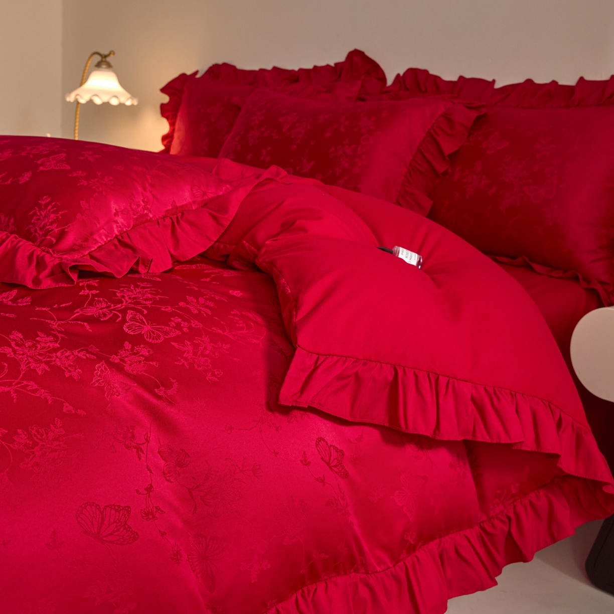 91家纺网 家纺一手货源 找家纺 （总）千希家纺 2025新款亲肤舒适亮丝提花婚庆系列四件套