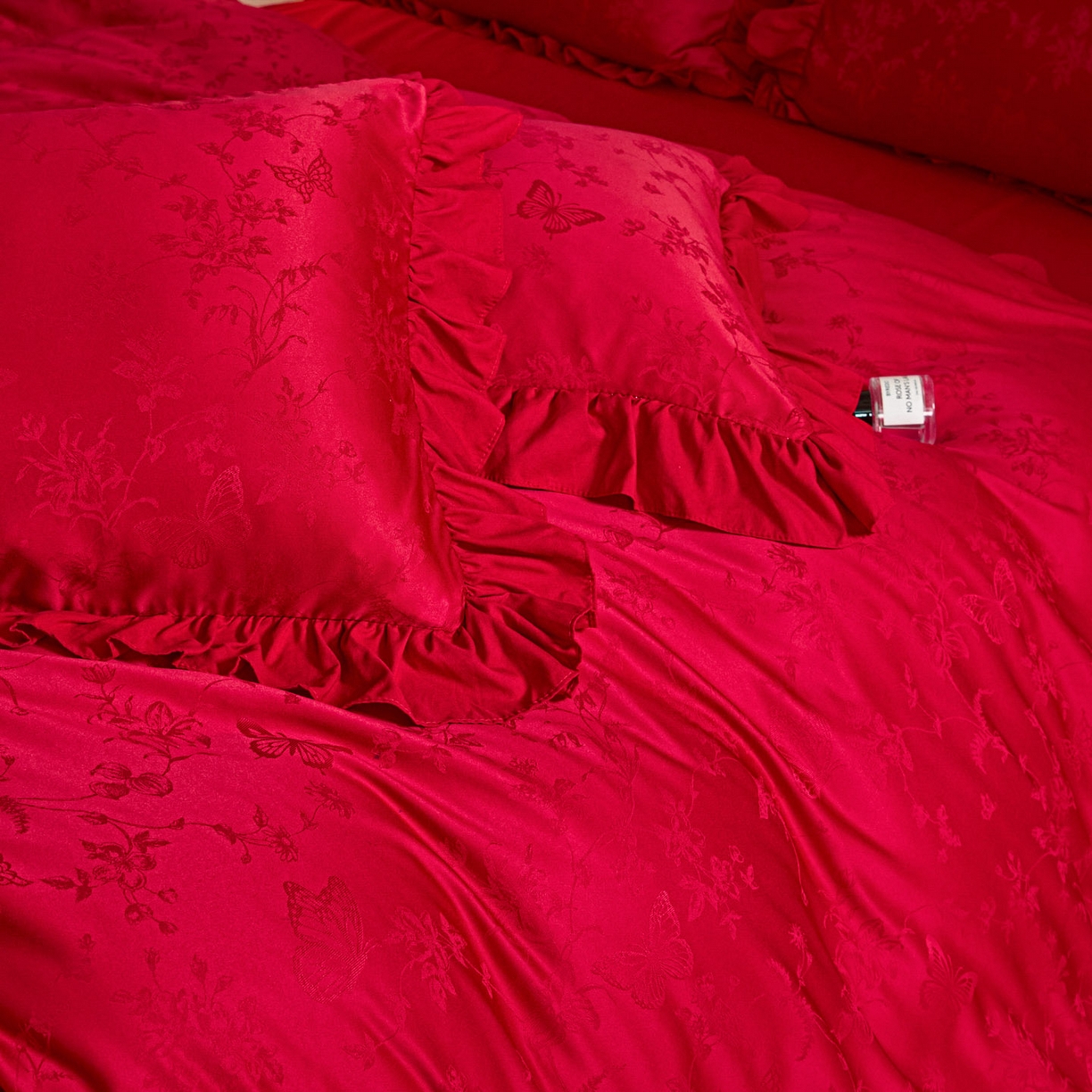 91家纺网 家纺一手货源 找家纺 （总）千希家纺 2025新款亲肤舒适亮丝提花婚庆系列四件套