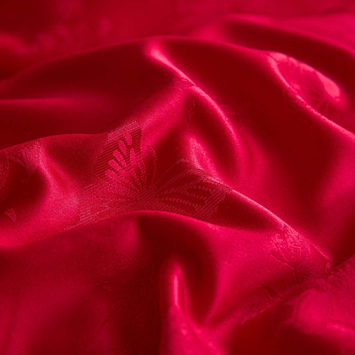 91家纺网 家纺一手货源 找家纺 千希家纺 2025新款亲肤舒适亮丝提花婚庆系列四件套 花蝶