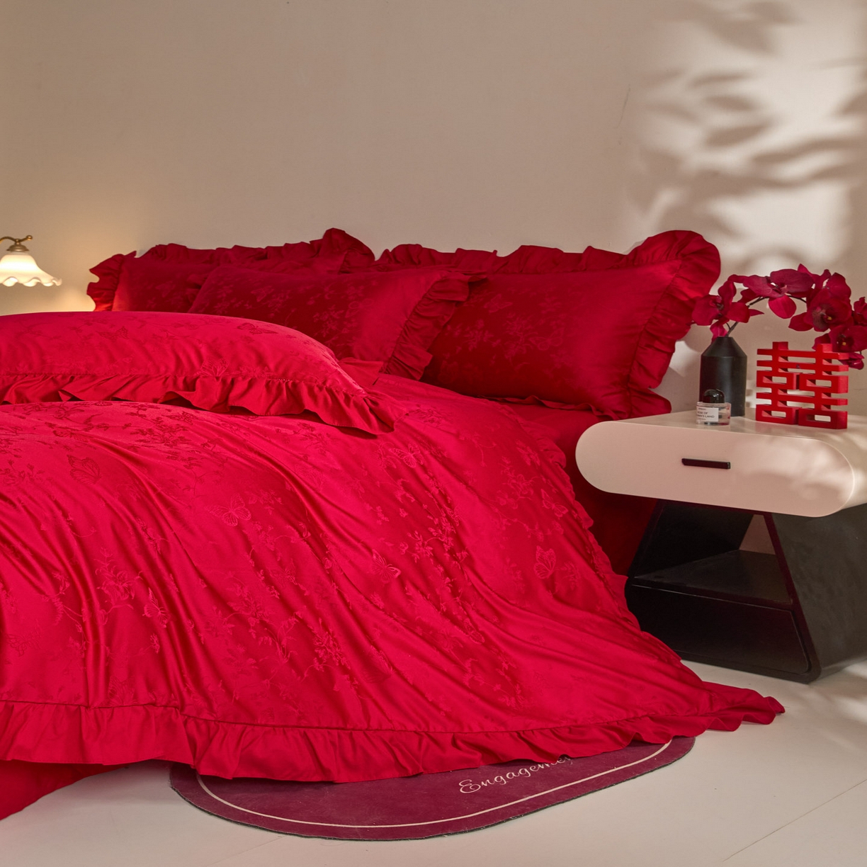 91家纺网 家纺一手货源 找家纺 千希家纺 2025新款亲肤舒适亮丝提花婚庆系列四件套 花蝶