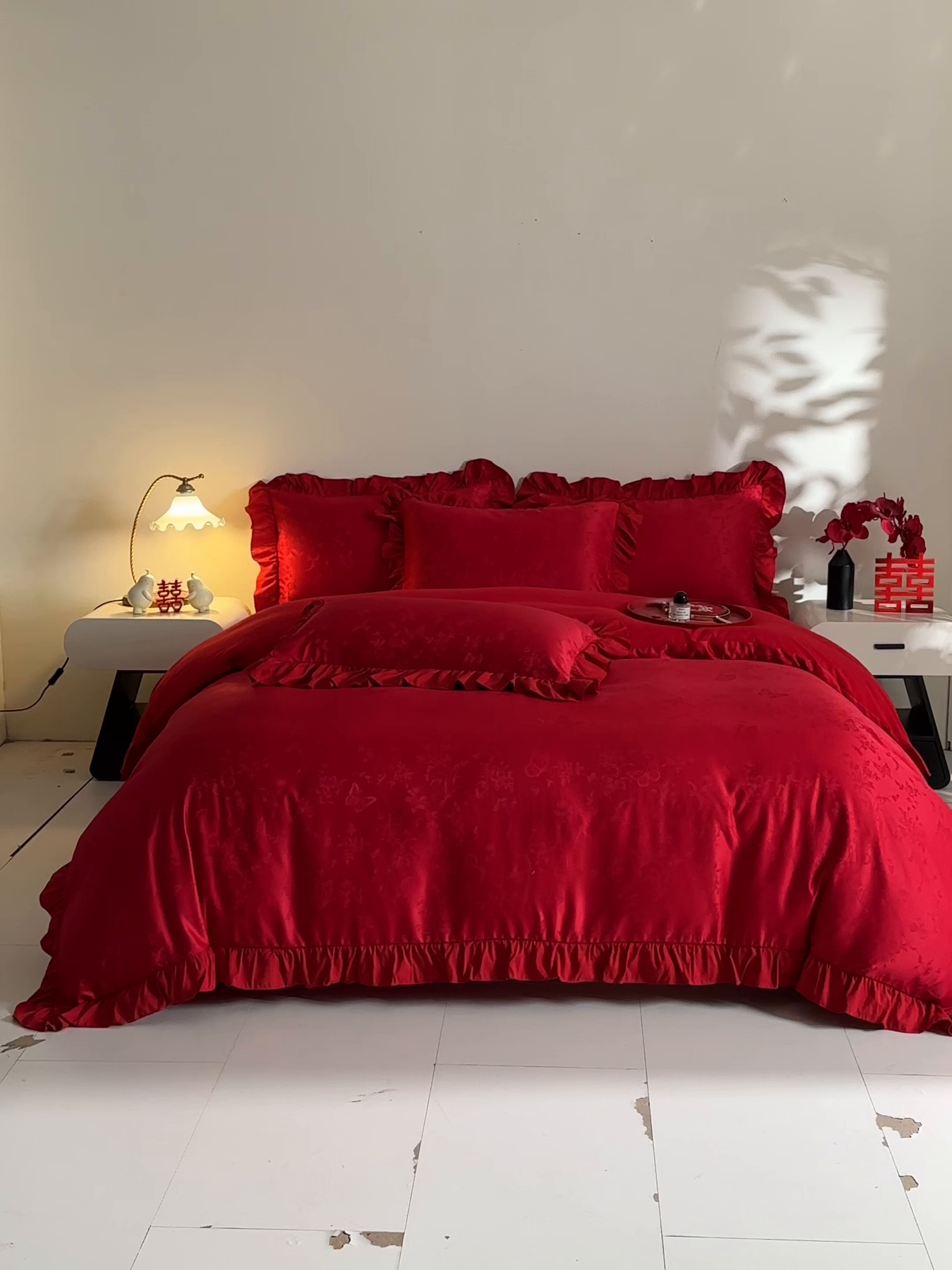 91家纺网 家纺一手货源 找家纺 千希家纺 2025新款亲肤舒适亮丝提花婚庆系列四件套 花蝶