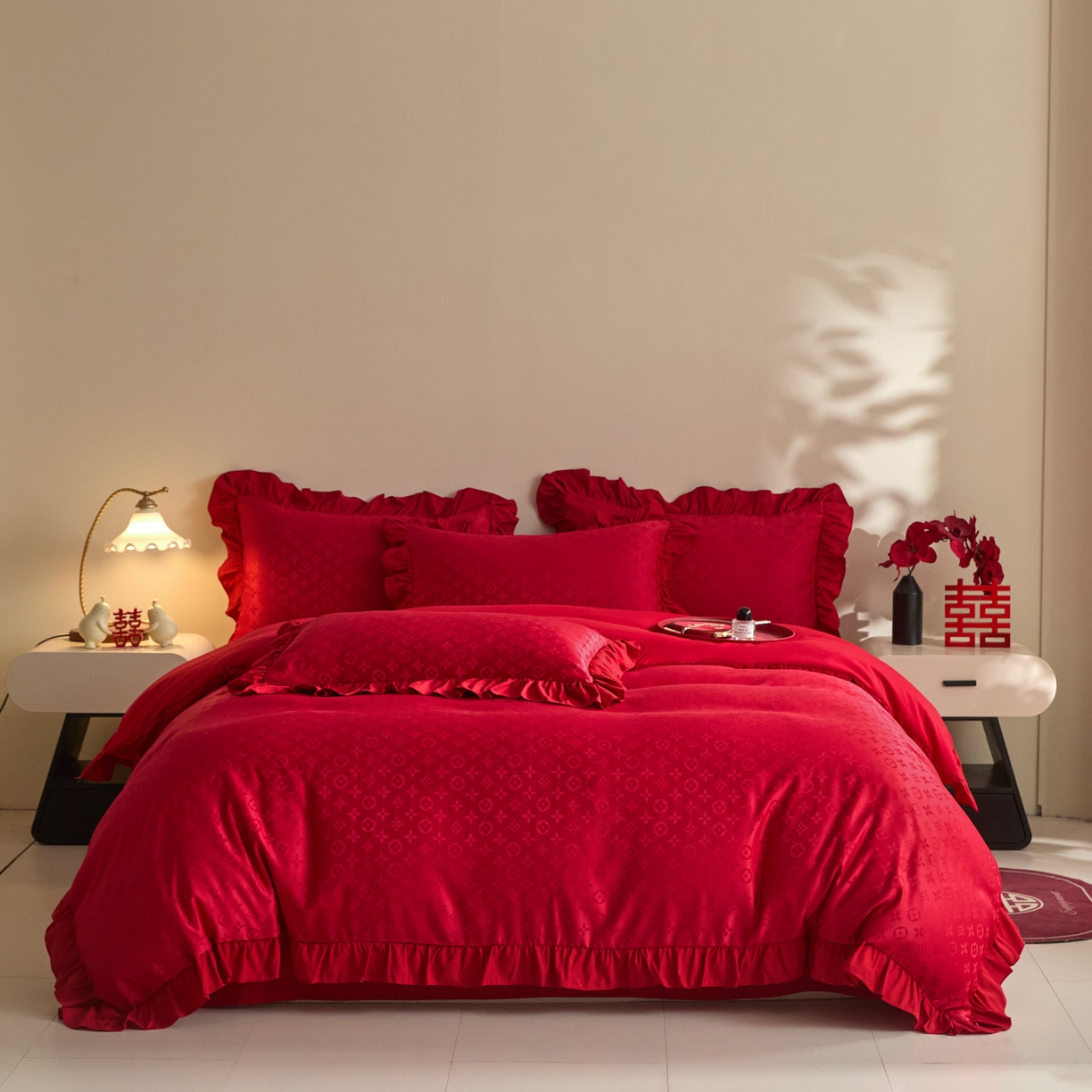 91家纺网 家纺一手货源 找家纺 千希家纺 2025新款亲肤舒适亮丝提花婚庆系列四件套 浪漫之名