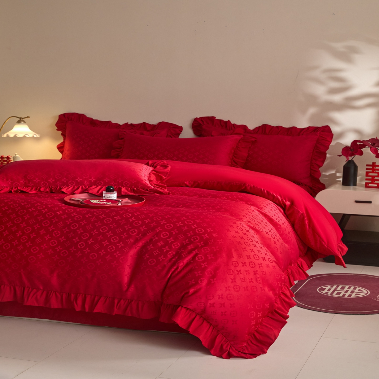 91家纺网 家纺一手货源 找家纺 千希家纺 2025新款亲肤舒适亮丝提花婚庆系列四件套 浪漫之名