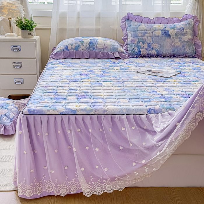 91家纺网 家纺一手货源 找家纺 家之硕家纺 2025春夏新款鹿锦棉蕾丝花边夹棉四件套 花香四溢