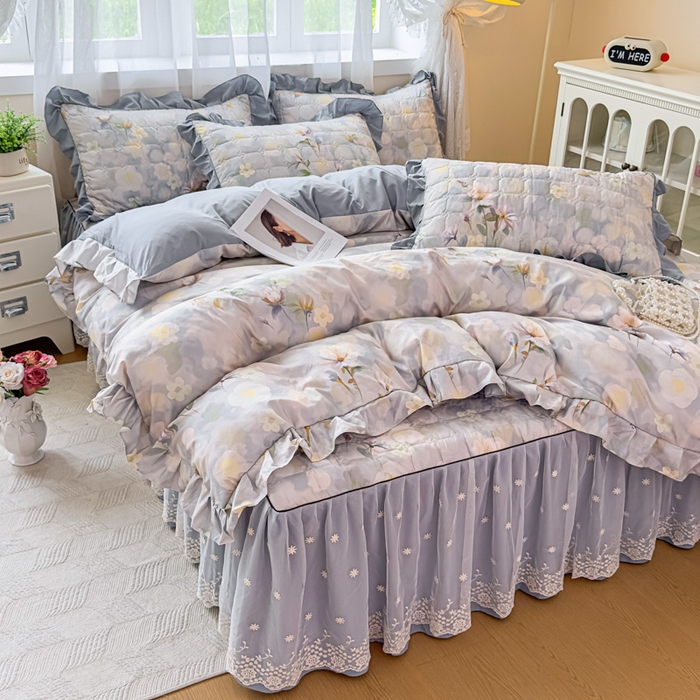 91家纺网 家纺一手货源 找家纺 家之硕家纺 2025春夏新款鹿锦棉蕾丝花边夹棉四件套 静若繁花