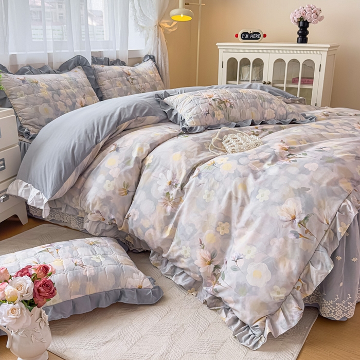 91家纺网 家纺一手货源 找家纺 家之硕家纺 2025春夏新款鹿锦棉蕾丝花边夹棉四件套 静若繁花