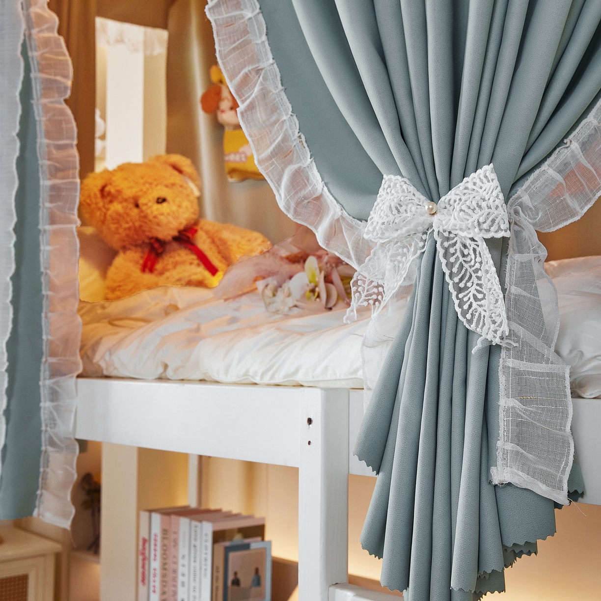 91家纺网 家纺一手货源 找家纺 （总）夏彩 2025新款学生新款雪纺蕾丝强遮光可升降U型轨道蚊帐