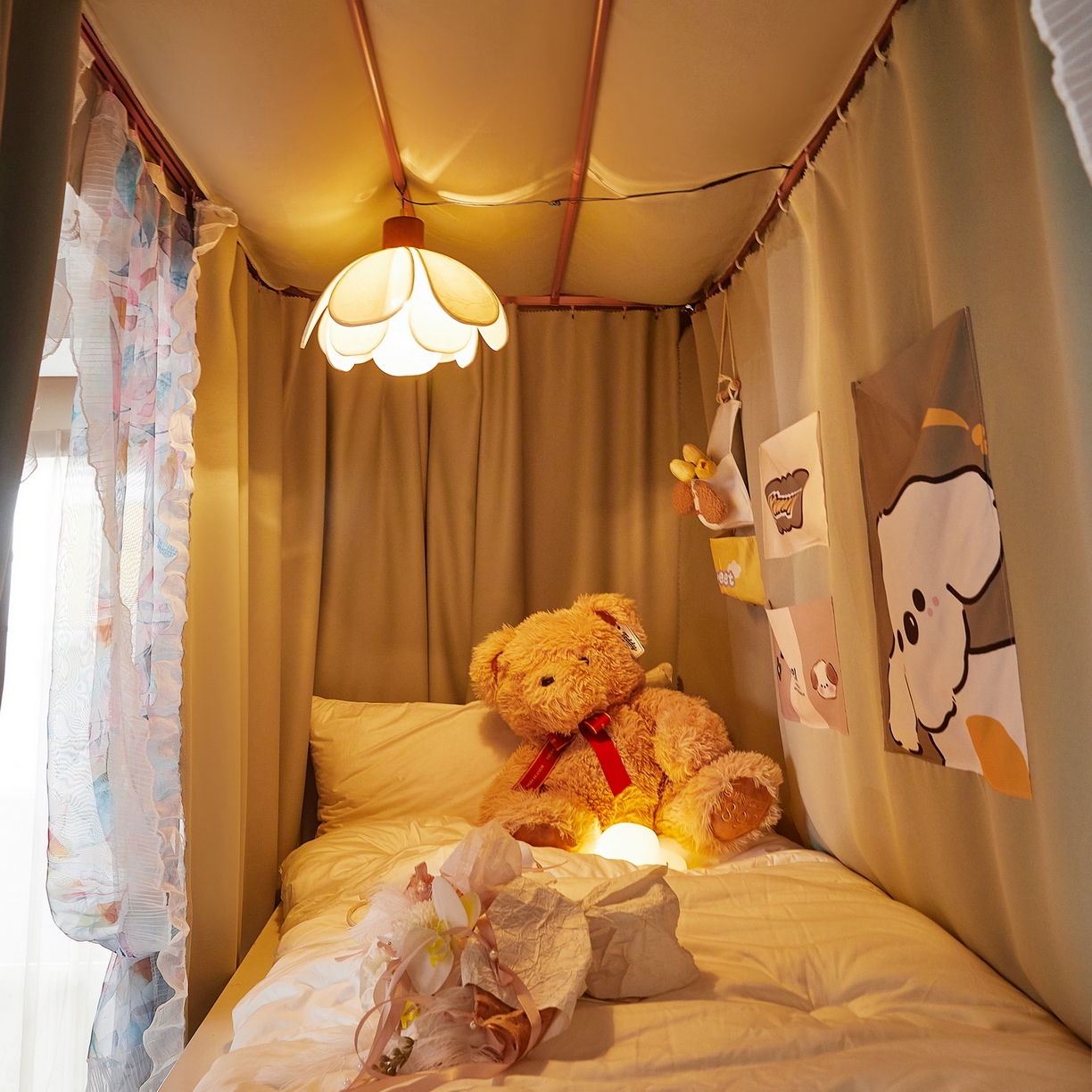 91家纺网 家纺一手货源 找家纺 （总）夏彩 2025新款学生新款雪纺蕾丝强遮光可升降U型轨道蚊帐