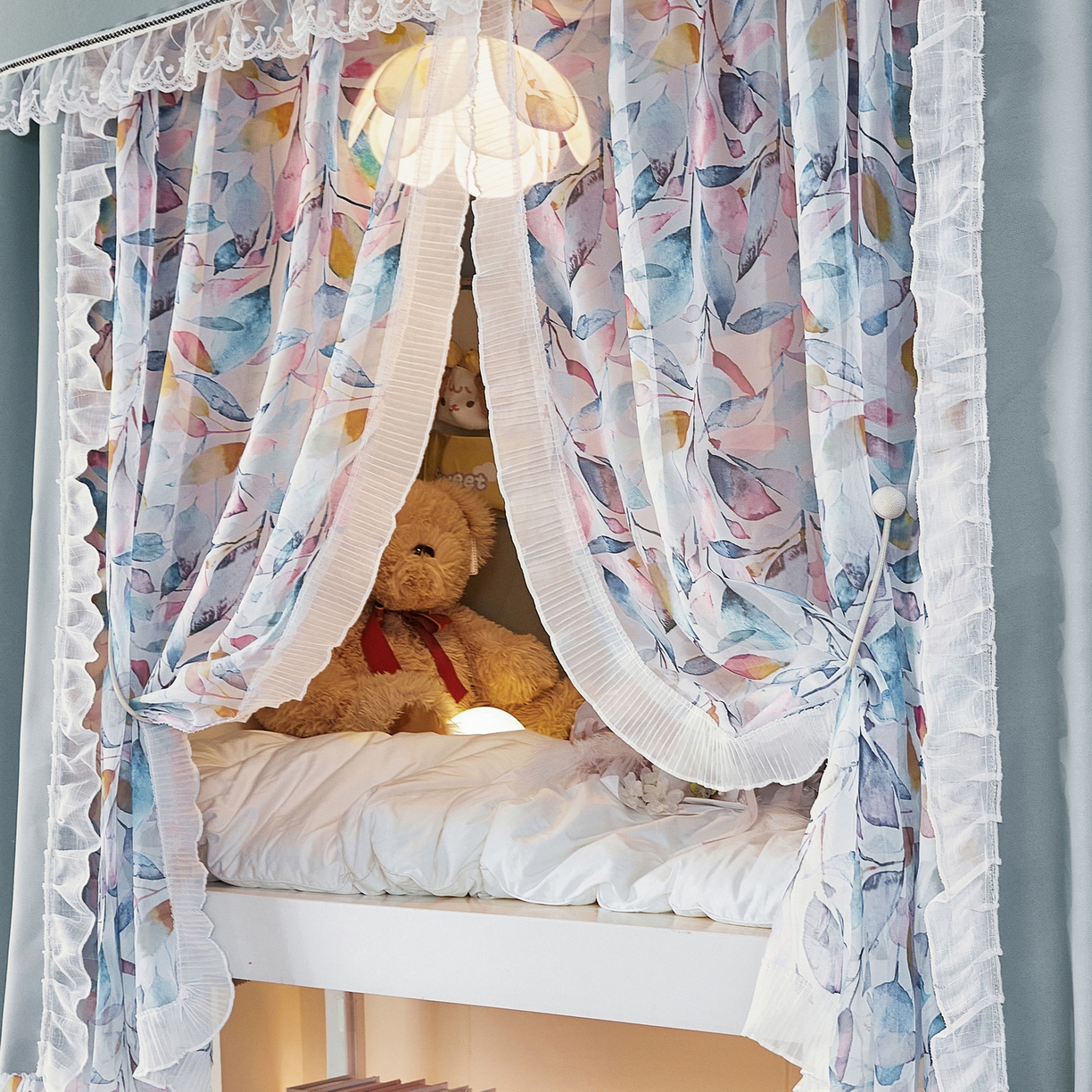 91家纺网 家纺一手货源 找家纺 （总）夏彩 2025新款学生新款雪纺蕾丝强遮光可升降U型轨道蚊帐