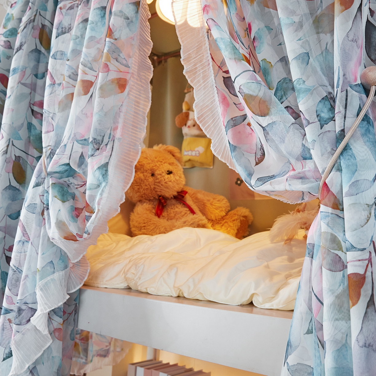 91家纺网 家纺一手货源 找家纺 （总）夏彩 2025新款学生新款雪纺蕾丝强遮光可升降U型轨道蚊帐