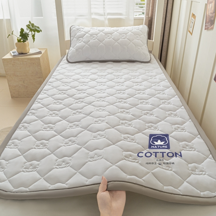 91家纺网 家纺一手货源 找家纺 老帅的工厂店2025新款A类水洗棉珩绣棉花床褥净白色