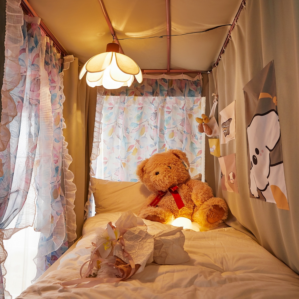 91家纺网 家纺一手货源 找家纺 夏彩 2025新款学生新款雪纺蕾丝强遮光可升降U型轨道蚊帐 茶悦时光