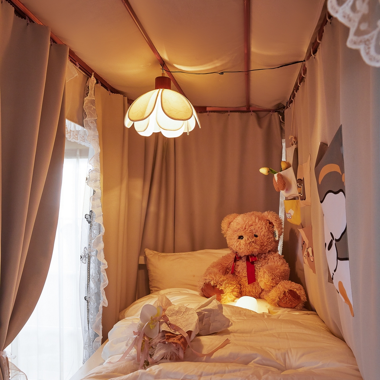 91家纺网 家纺一手货源 找家纺 夏彩 2025新款学生新款雪纺蕾丝强遮光可升降U型轨道蚊帐 蝴蝶花