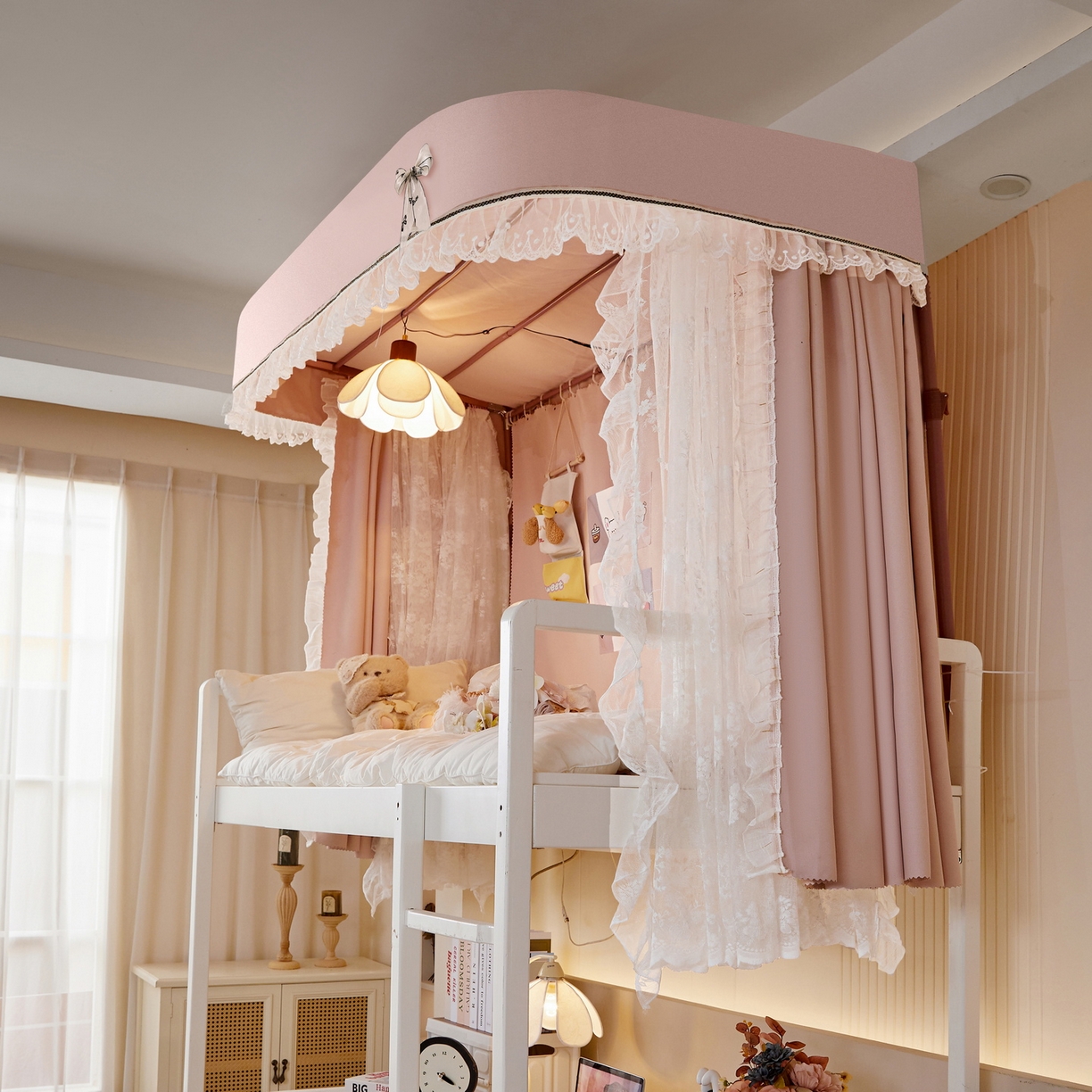 91家纺网 家纺一手货源 找家纺 夏彩 2025新款学生新款雪纺蕾丝强遮光可升降U型轨道蚊帐 花音