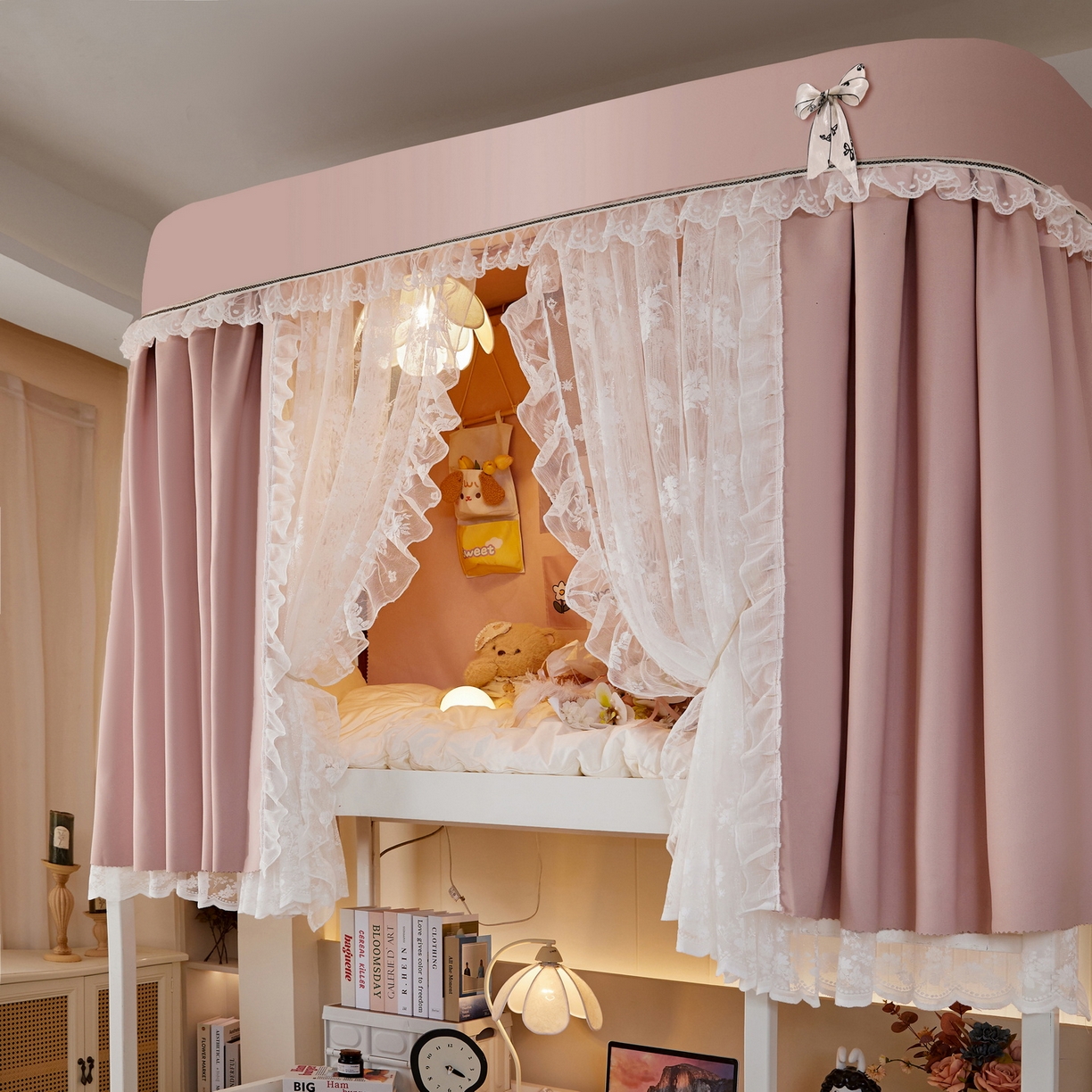 91家纺网 家纺一手货源 找家纺 夏彩 2025新款学生新款雪纺蕾丝强遮光可升降U型轨道蚊帐 花音