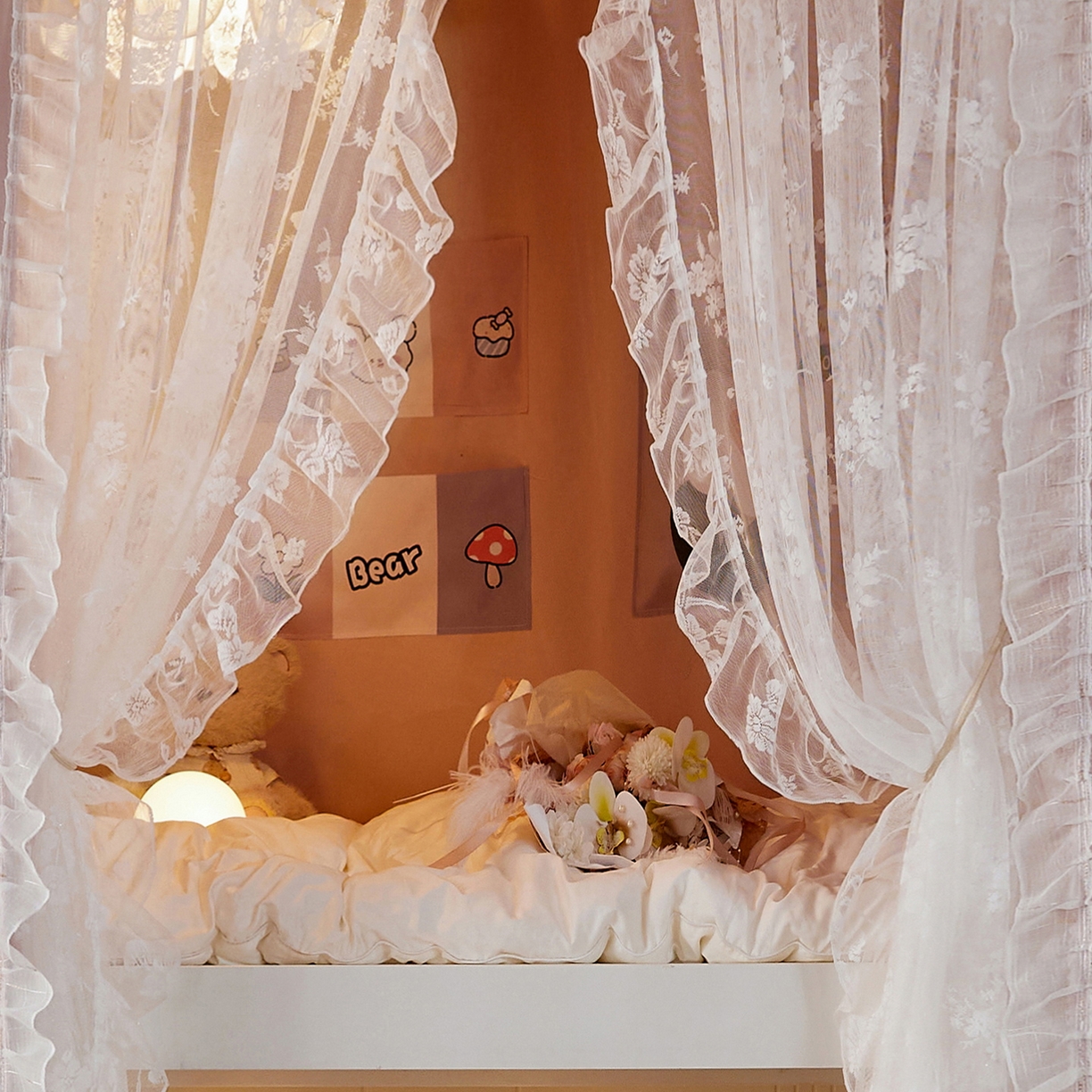 91家纺网 家纺一手货源 找家纺 夏彩 2025新款学生新款雪纺蕾丝强遮光可升降U型轨道蚊帐 花音