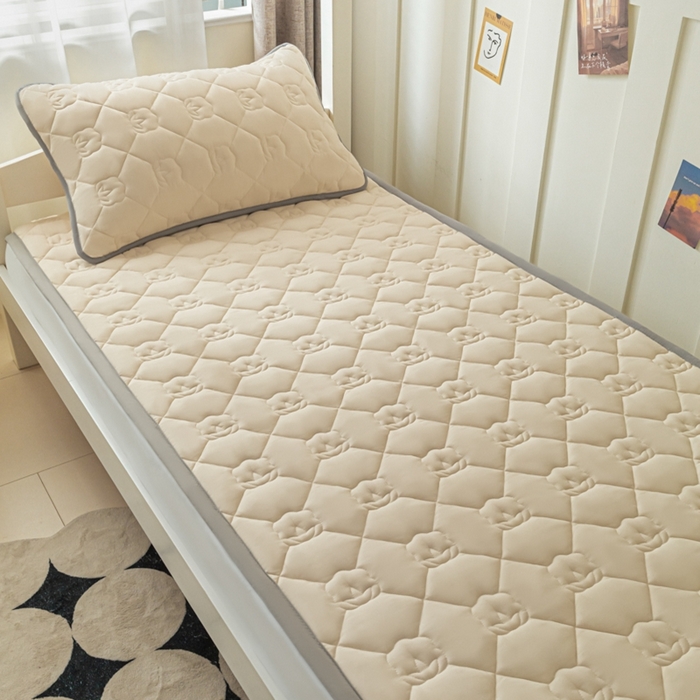 91家纺网 家纺一手货源 找家纺 老帅的工厂店2025新款A类水洗棉珩绣棉花床褥本色