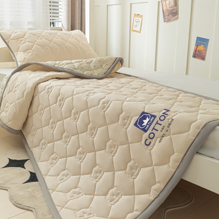 91家纺网 家纺一手货源 找家纺 老帅的工厂店2025新款A类水洗棉珩绣棉花床褥本色