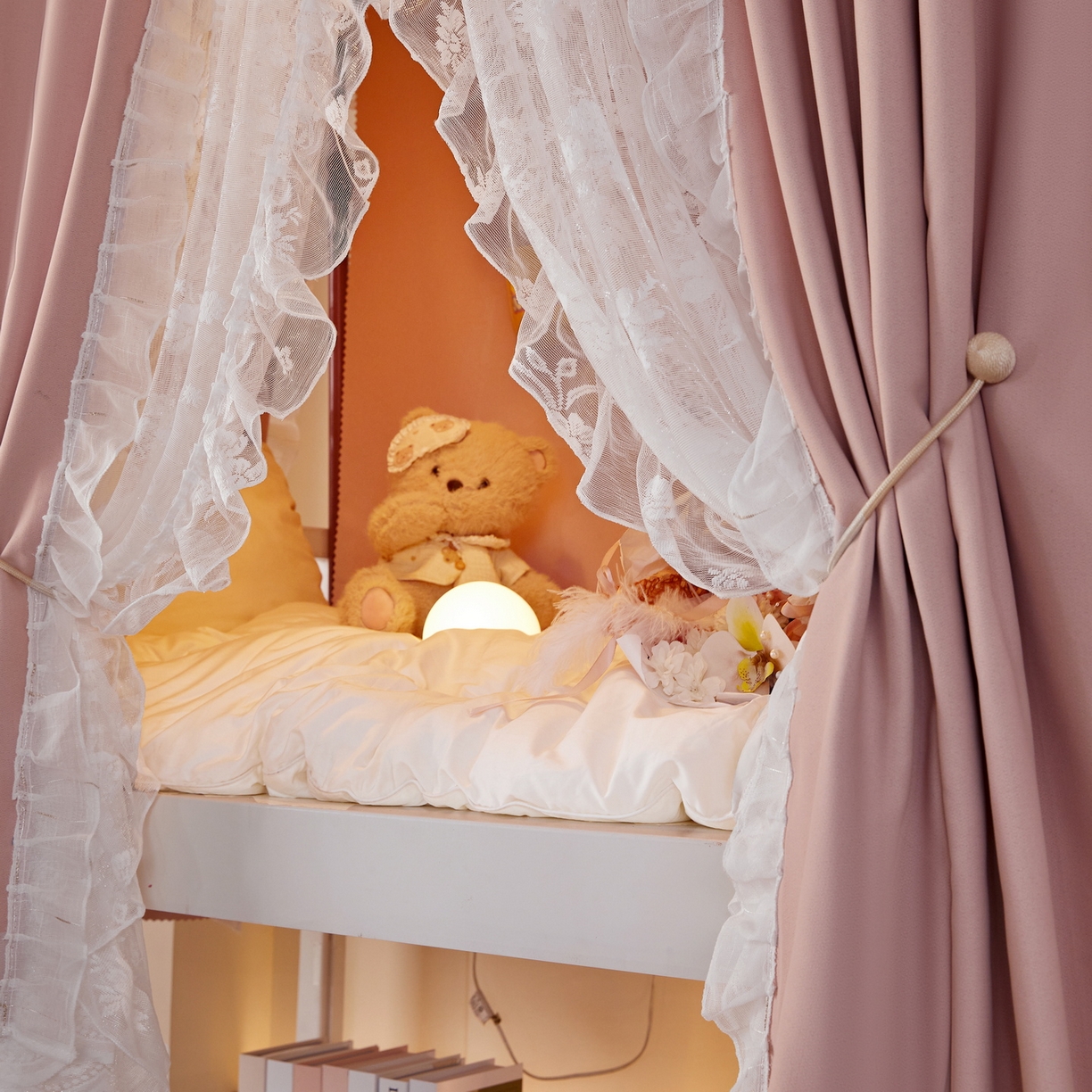 91家纺网 家纺一手货源 找家纺 夏彩 2025新款学生新款雪纺蕾丝强遮光可升降U型轨道蚊帐 花音