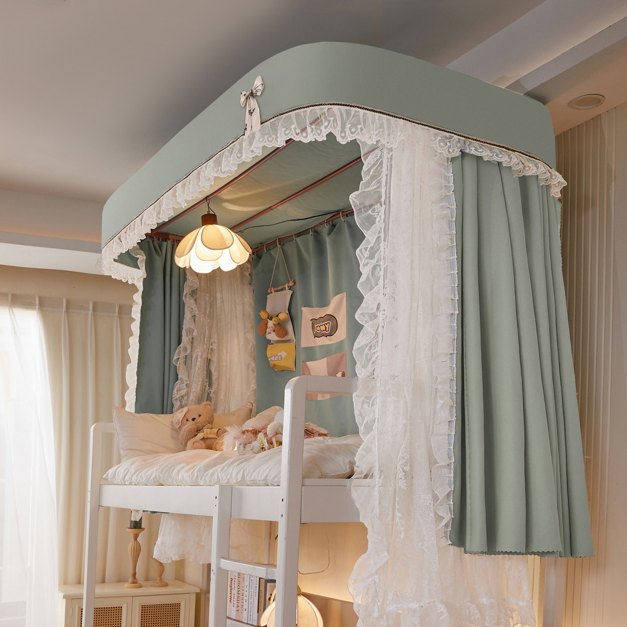 91家纺网 家纺一手货源 找家纺 夏彩 2025新款学生新款雪纺蕾丝强遮光可升降U型轨道蚊帐 浪漫花语