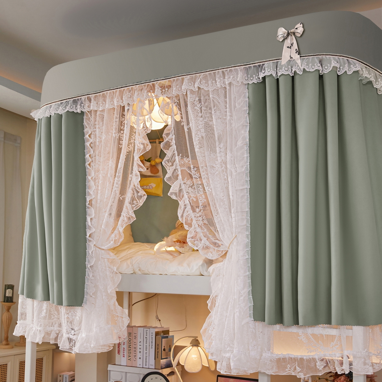 91家纺网 家纺一手货源 找家纺 夏彩 2025新款学生新款雪纺蕾丝强遮光可升降U型轨道蚊帐 浪漫花语