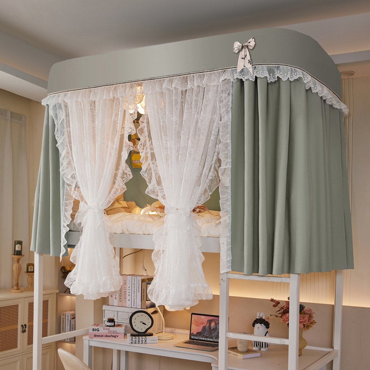 91家纺网 家纺一手货源 找家纺 夏彩 2025新款学生新款雪纺蕾丝强遮光可升降U型轨道蚊帐 浪漫花语