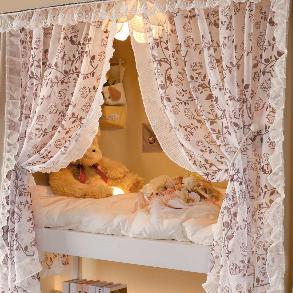 91家纺网 家纺一手货源 找家纺 夏彩 2025新款学生新款雪纺蕾丝强遮光可升降U型轨道蚊帐 甜心玫瑰