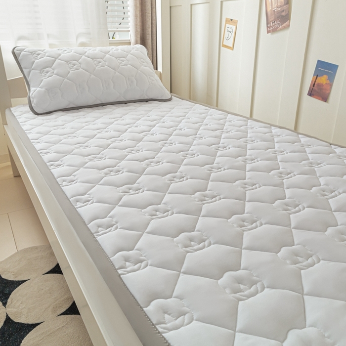 91家纺网 家纺一手货源 找家纺 老帅的工厂店2025新款A类水洗棉珩绣棉花床褥净白色