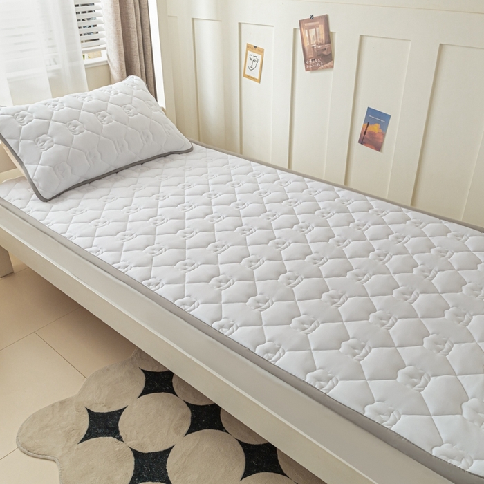 91家纺网 家纺一手货源 找家纺 老帅的工厂店2025新款A类水洗棉珩绣棉花床褥净白色