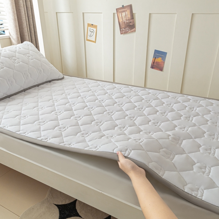 91家纺网 家纺一手货源 找家纺 老帅的工厂店2025新款A类水洗棉珩绣棉花床褥净白色