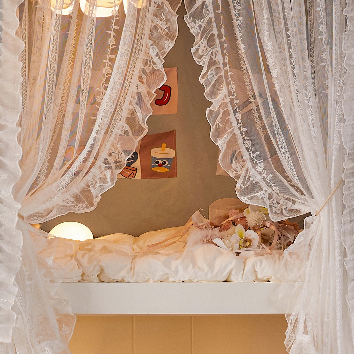 91家纺网 家纺一手货源 找家纺 夏彩 2025新款学生新款雪纺蕾丝强遮光可升降U型轨道蚊帐 叶韵