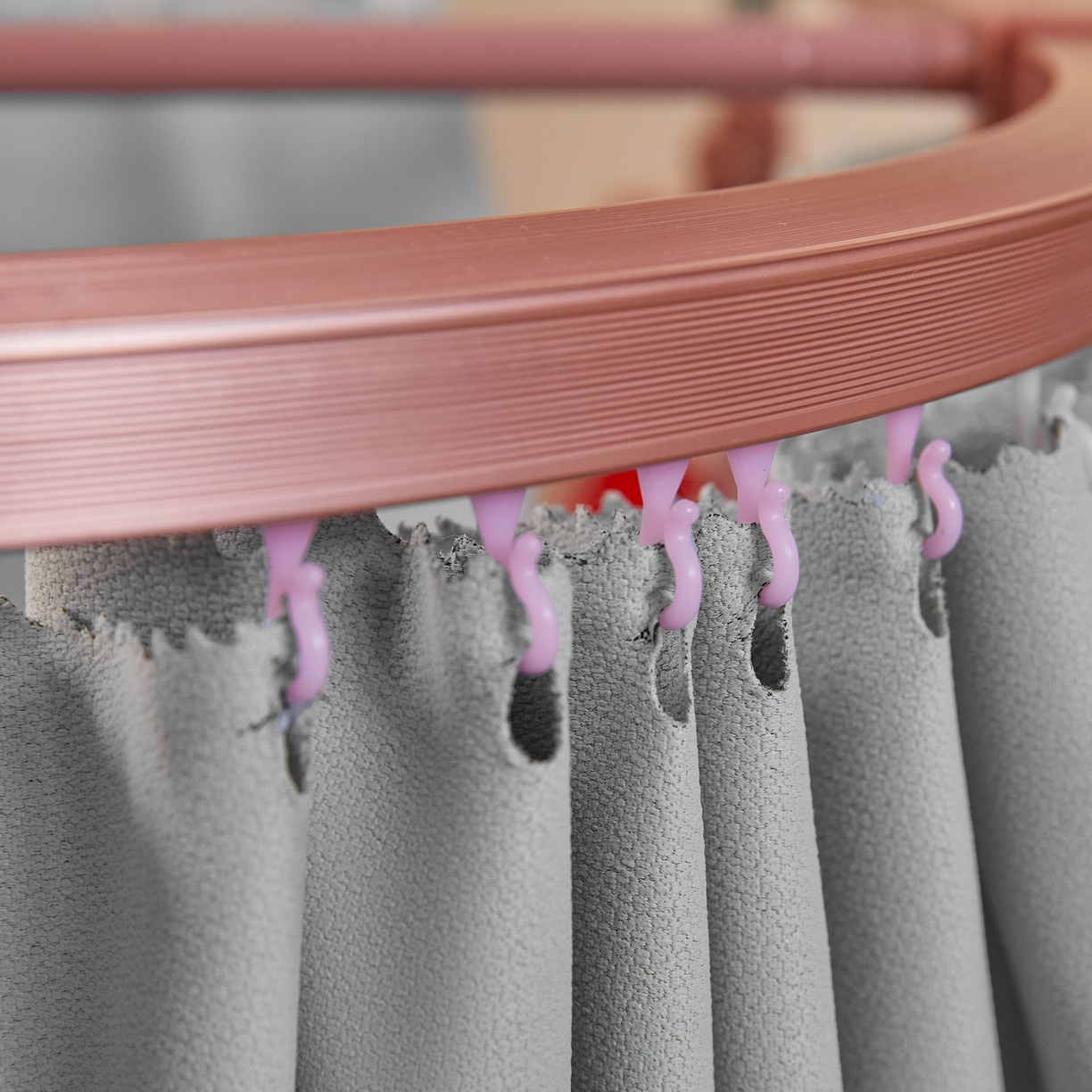 91家纺网 家纺一手货源 找家纺 夏彩 2025新款学生新款雪纺蕾丝强遮光可升降U型轨道蚊帐 叶韵