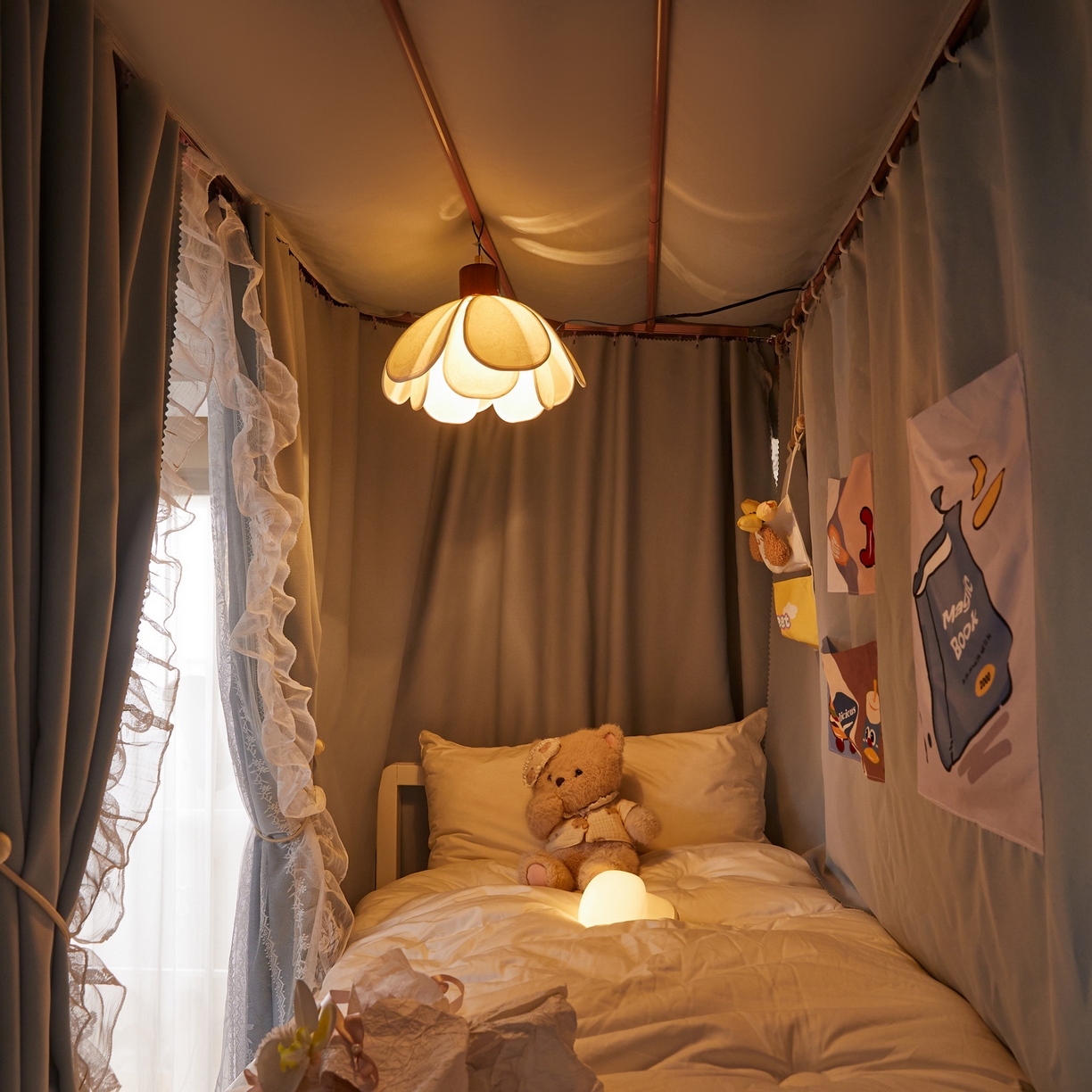 91家纺网 家纺一手货源 找家纺 夏彩 2025新款学生新款雪纺蕾丝强遮光可升降U型轨道蚊帐 叶韵